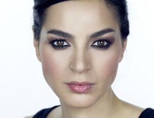 Smokey eyes: destaca los ojos con marrón y negro