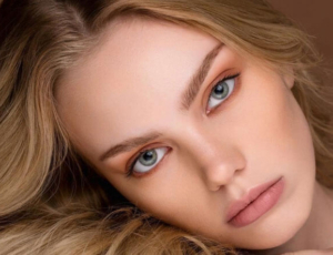 Maquillaje monocromático: colores en ojos y boca que son tendencia