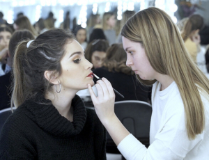 curso maquillaje profesional - practicando
